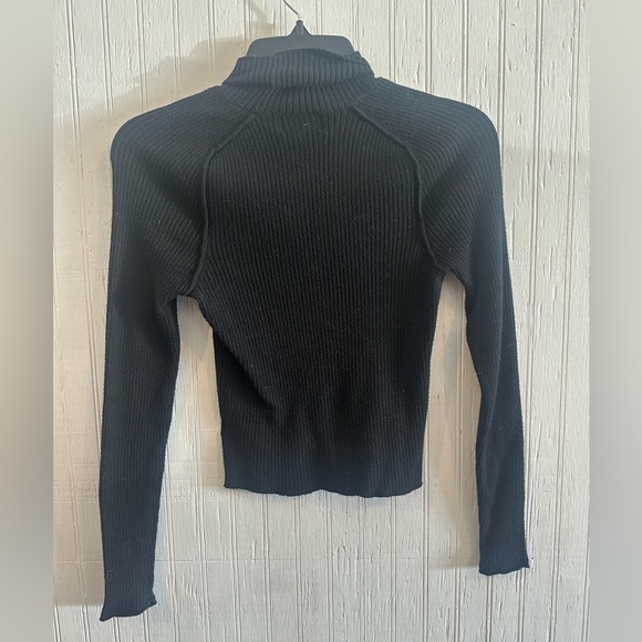 Universal Thread - Women's Shrunken Rib Turtleneck Pullover Sweater - Picture 6 of 6